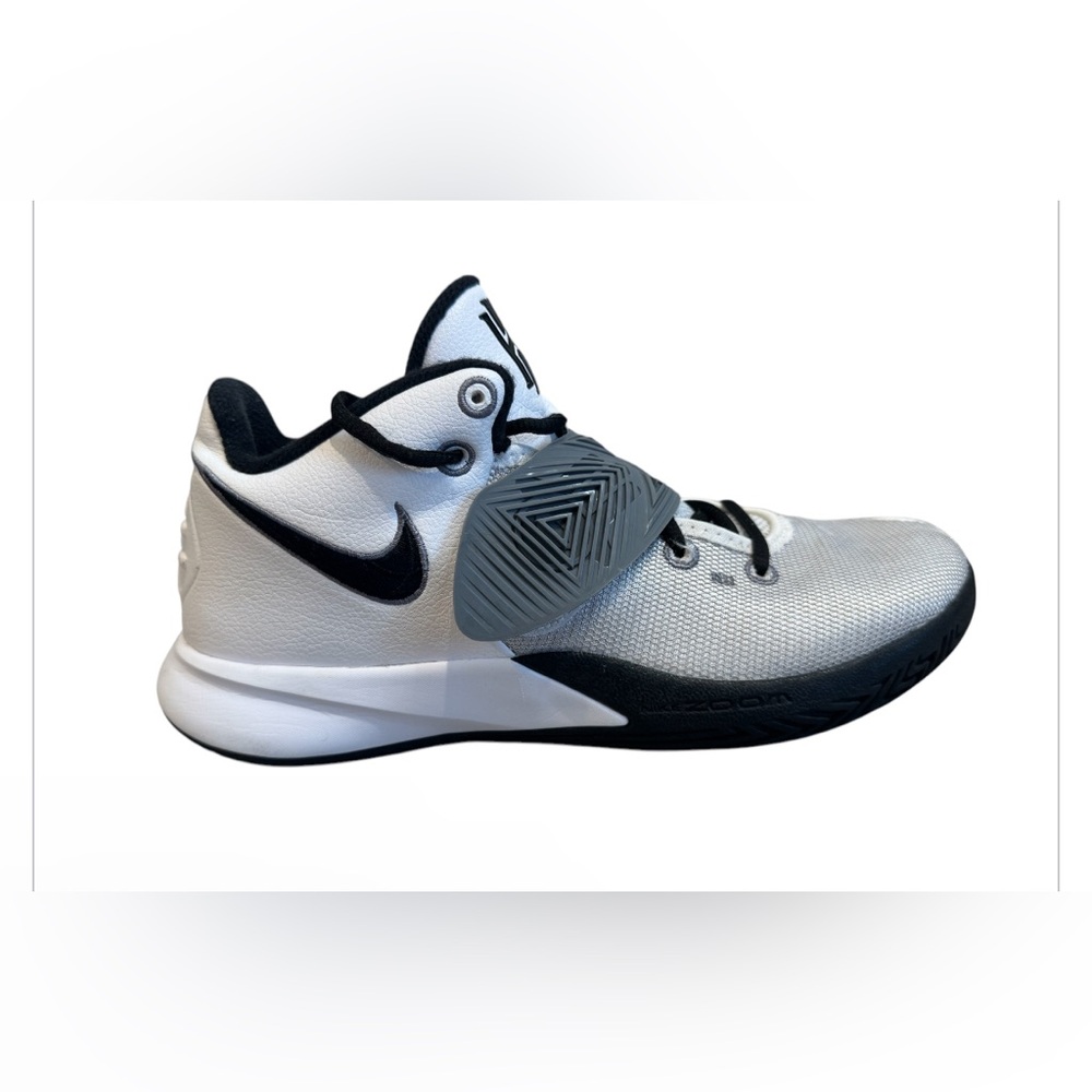Nike Kyrie Irving “Fly Trap” 3’s Men’s Basketball Shoes